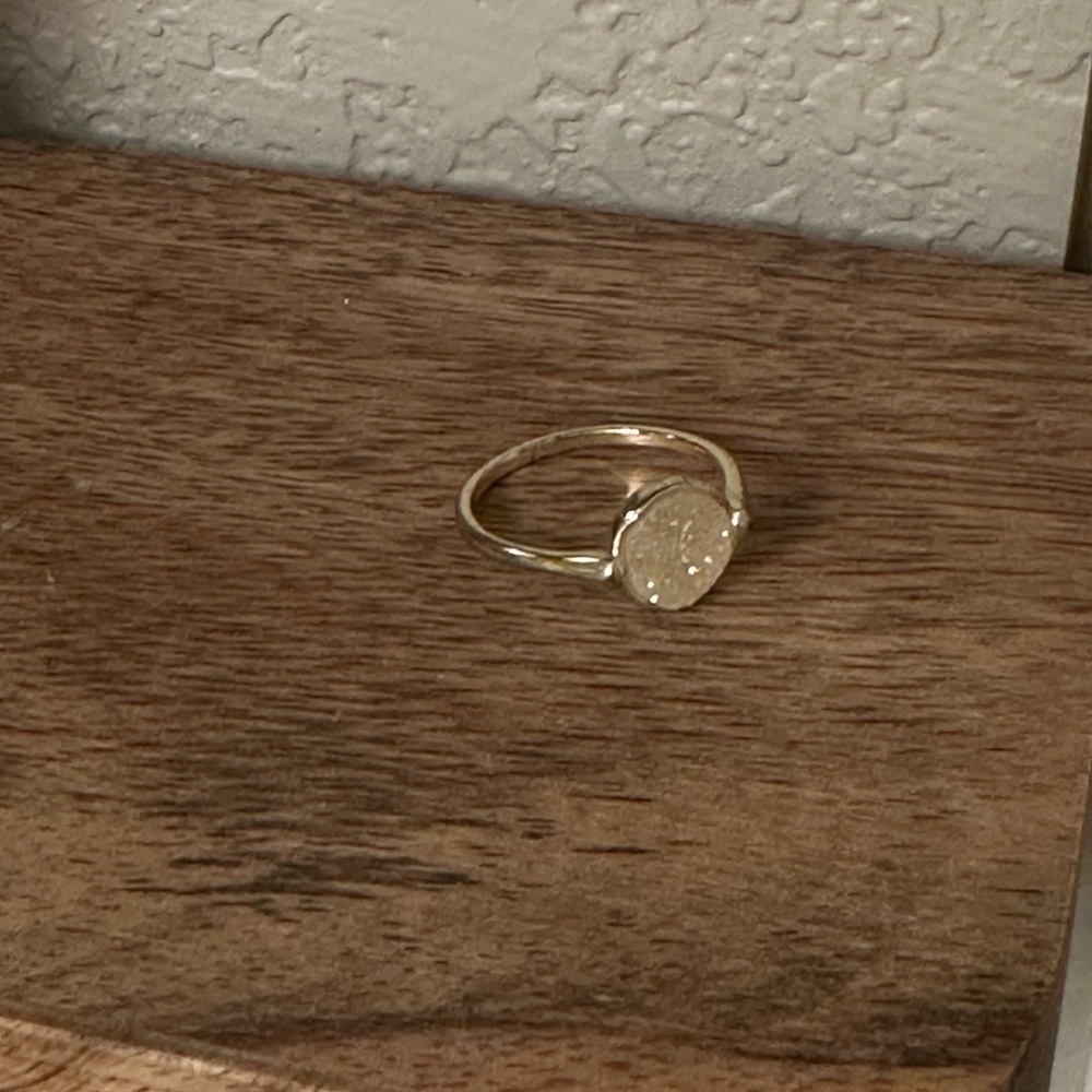 Elegant Gold Ring Size 7